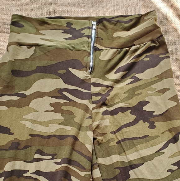 Camo Leggings - Picture 2 of 4